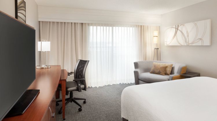 Courtyard Tupelo Room