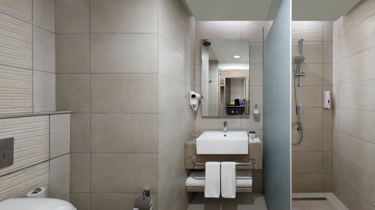 Holiday Inn Express Kolkata Airport Room