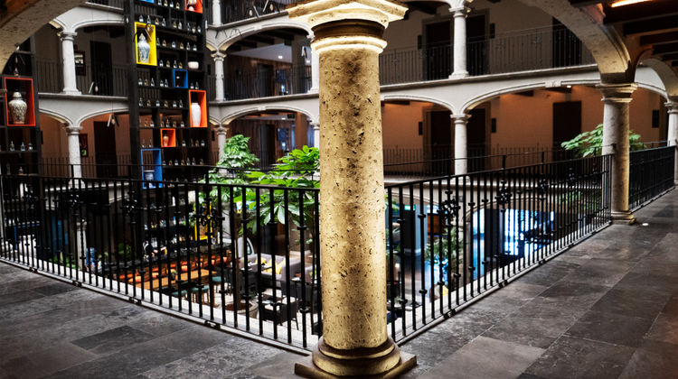 Hotel Indigo Guadalajara Expo Lobby