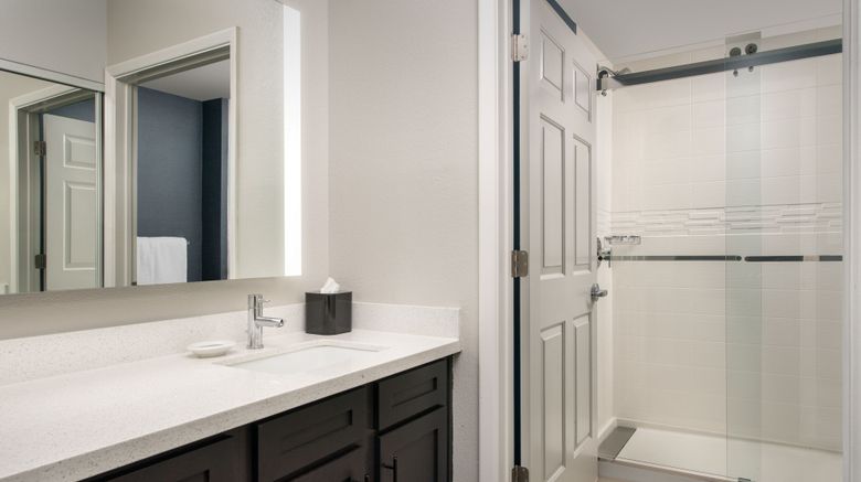 <b>Residence Inn Phoenix Airport Room</b>. Images powered by <a href="https://www.leonardoworldwide.com/" title="Leonardo Worldwide" target="_blank">Leonardo</a>.