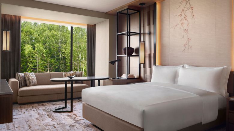 <b>Higashiyama Niseko Village-Ritz-Carlton Room</b>. Images powered by <a href="https://www.leonardoworldwide.com/" title="Leonardo Worldwide" target="_blank">Leonardo</a>.