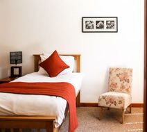 Kingston Country Courtyard Room