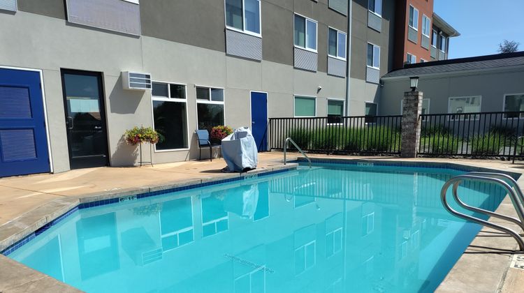 Holiday Inn Express Pool
