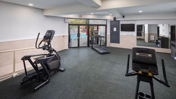 Holiday Inn Victoria-Elk Lake Health Club