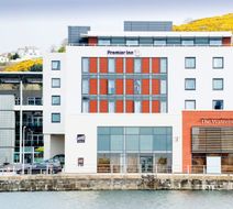 Premier Inn Swansea Waterfront Exterior
