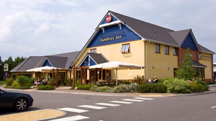 Premier Inn Swindon Central Exterior