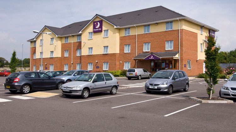 Premier Inn Swindon Central Exterior