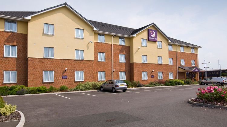 Premier Inn Swindon Central Exterior
