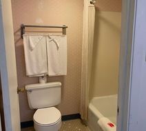 Horseshoe Curve Lodge Room