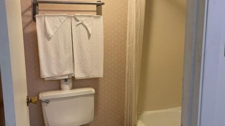 <b>Horseshoe Curve Lodge Room</b>. Images powered by <a href="https://www.leonardoworldwide.com/" title="Leonardo Worldwide" target="_blank">Leonardo</a>.