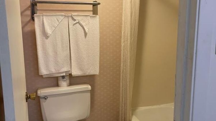 Horseshoe Curve Lodge Room