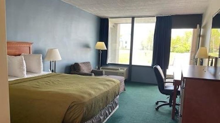 Horseshoe Curve Lodge Room