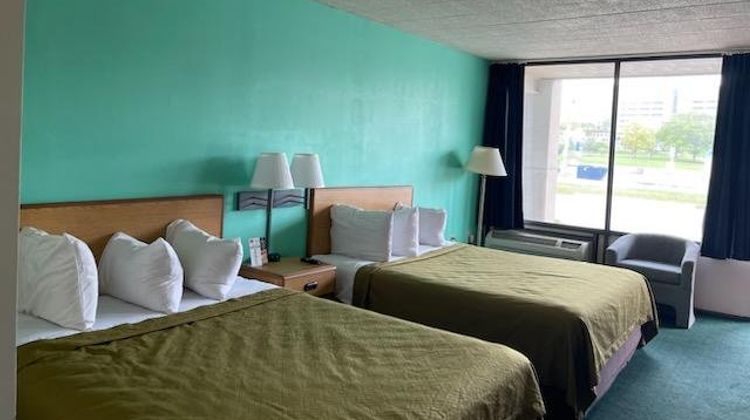 Horseshoe Curve Lodge Room
