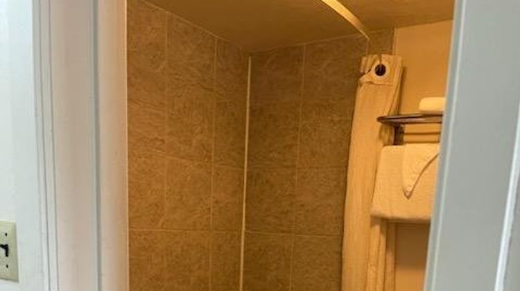 Horseshoe Curve Lodge Room