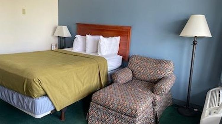 Horseshoe Curve Lodge Room
