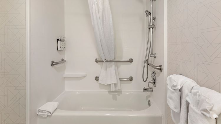Holiday Inn Express Riverside North Room