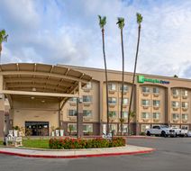 Holiday Inn Express Riverside North Exterior