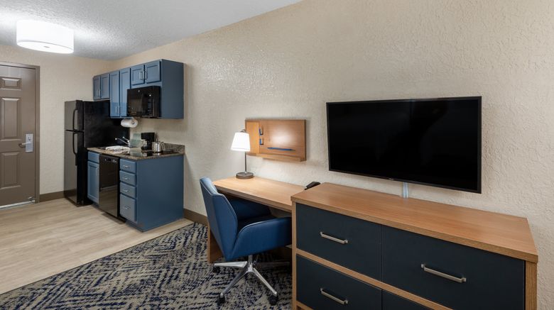 <b>Candlewood Suites Room</b>. Images powered by <a href="https://www.leonardoworldwide.com/" title="Leonardo Worldwide" target="_blank">Leonardo</a>.