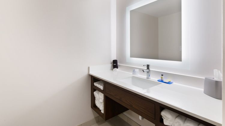 Holiday Inn Express Naperville Room