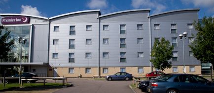 Premier Inn Watford Central Exterior