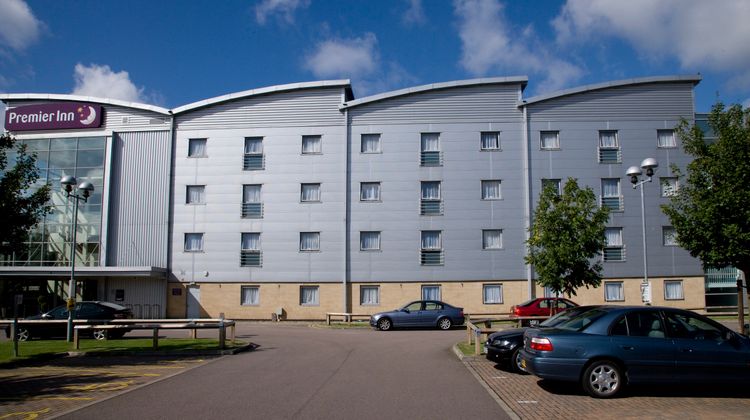 Premier Inn Watford Central Exterior