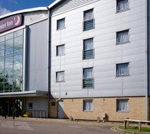 Premier Inn Watford Central Exterior
