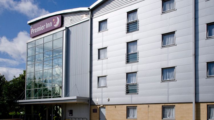 Premier Inn Watford Central Exterior
