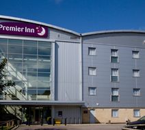 Premier Inn Watford Central Exterior