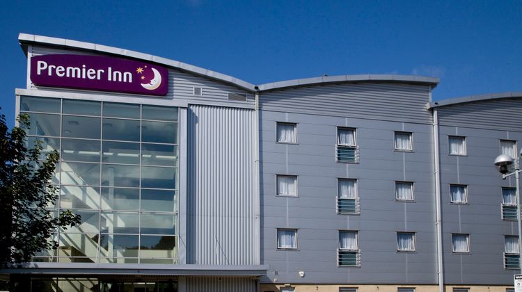 Premier Inn Watford Central Exterior