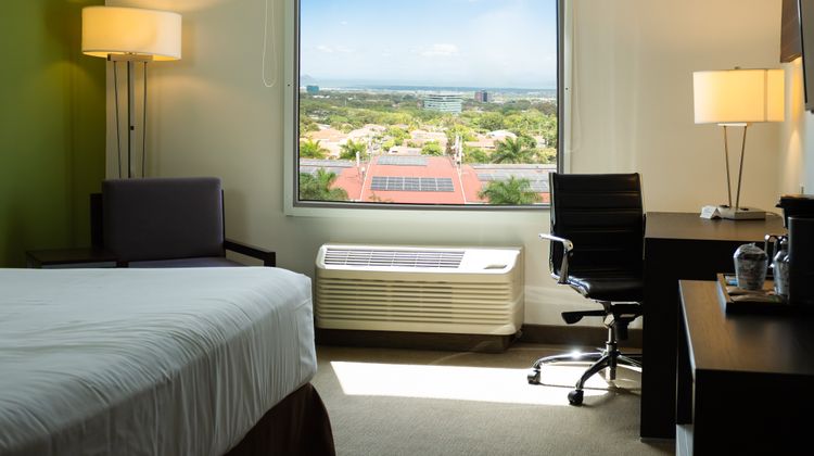 Holiday Inn Express Managua Room