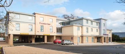 Premier Inn Witney Exterior