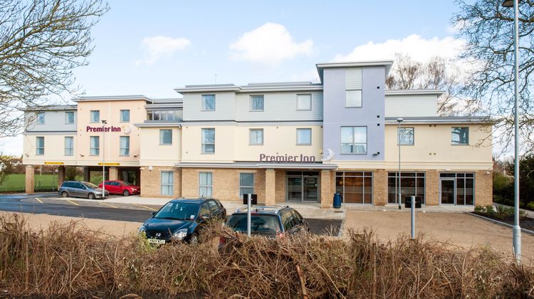 Premier Inn Witney Exterior