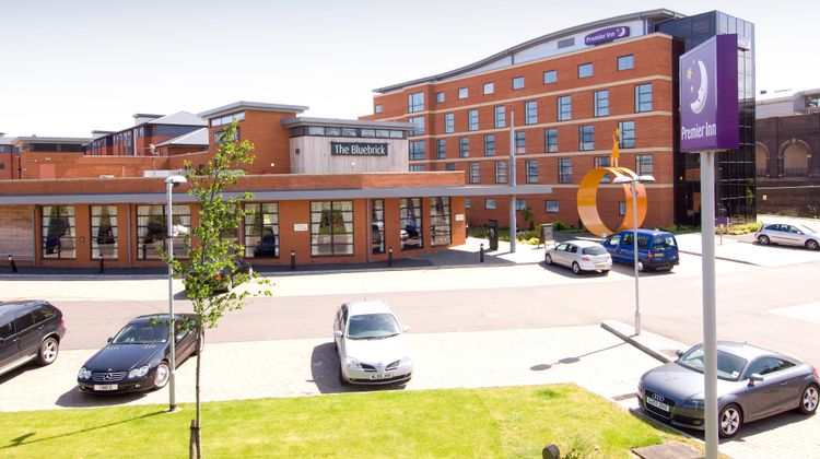 Premier Inn Wolverhampton City Centre Exterior