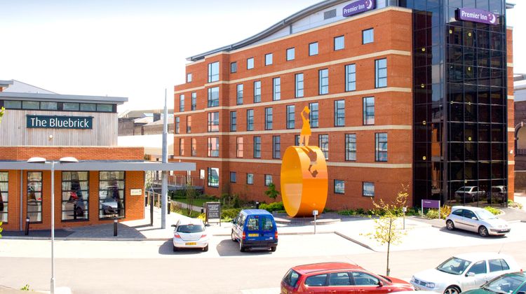 Premier Inn Wolverhampton City Centre Exterior