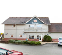 Premier Inn Worcester Exterior