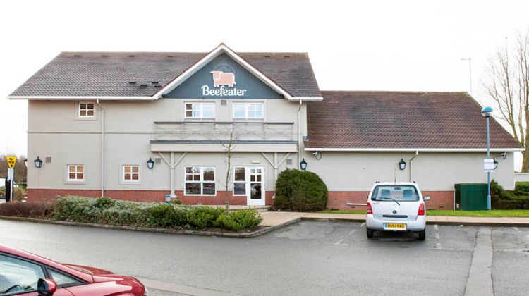 Premier Inn Worcester Exterior