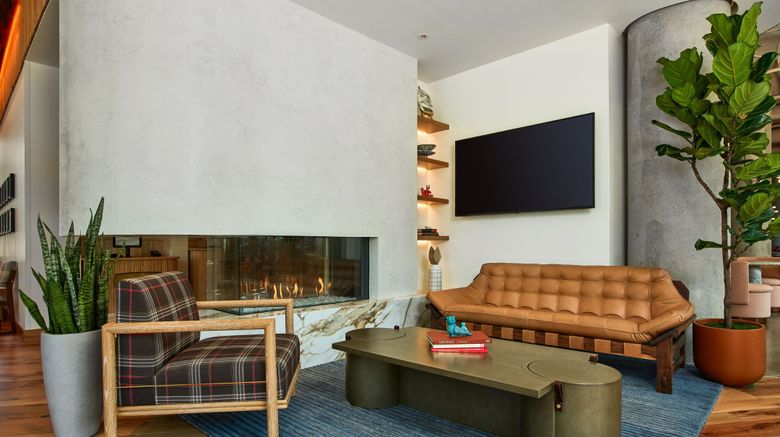 <b>Catbird Lobby</b>. Images powered by <a href="https://www.leonardoworldwide.com/" title="Leonardo Worldwide" target="_blank">Leonardo</a>.