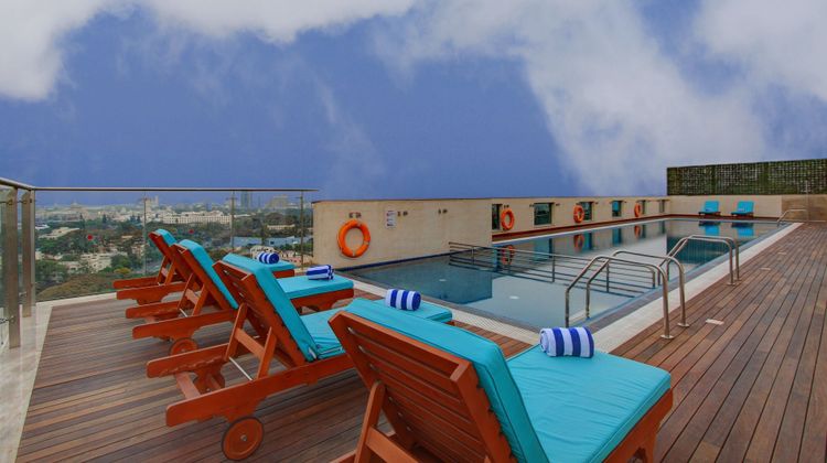 Holiday Inn Bengaluru Racecourse Pool