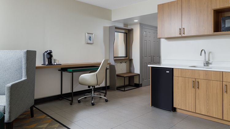 Holiday Inn Cleveland Suite