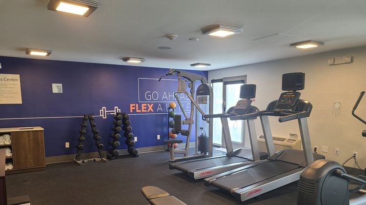Holiday Inn Express & Suites Health Club