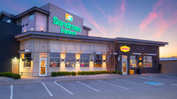 Sandman Hotel Oakville Exterior