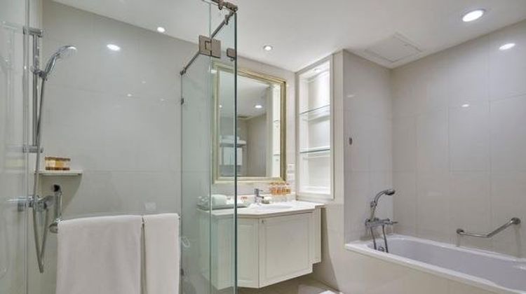Grande Centre Point Ratchadamri Room
