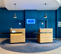 Holiday Inn Express Airport Exterior