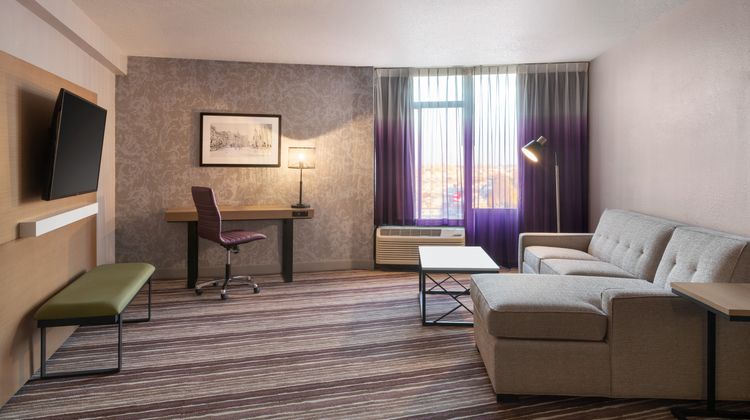 Holiday Inn Airport-Stadium Area Room