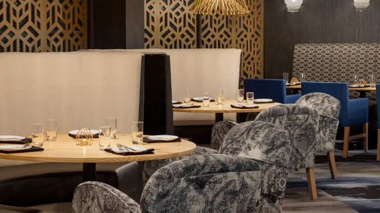 Holiday Inn Airport-Stadium Area Restaurant