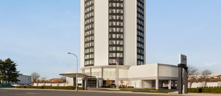 Holiday Inn Airport-Stadium Area Exterior