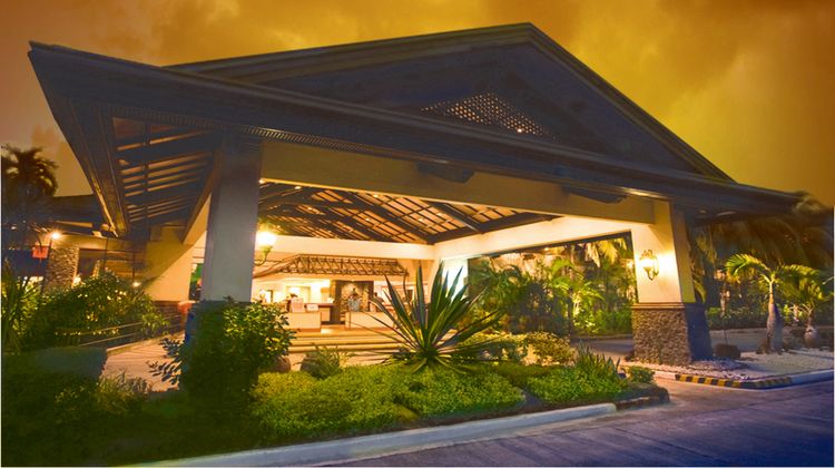 Waterfront Insular Hotel Exterior