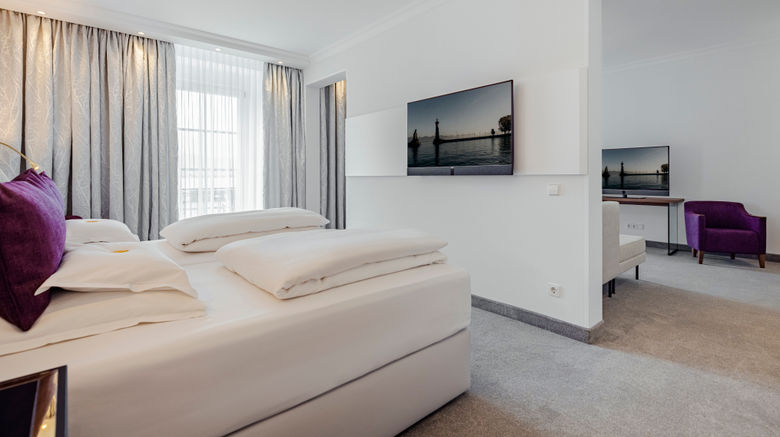 <b>Hotel Bayerischer Hof Suite</b>. Images powered by <a href="https://www.leonardoworldwide.com/" title="Leonardo Worldwide" target="_blank">Leonardo</a>.