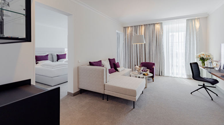 <b>Hotel Bayerischer Hof Suite</b>. Images powered by <a href="https://www.leonardoworldwide.com/" title="Leonardo Worldwide" target="_blank">Leonardo</a>.