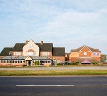 Premier Inn Rotherham East (M18/M1) Exterior